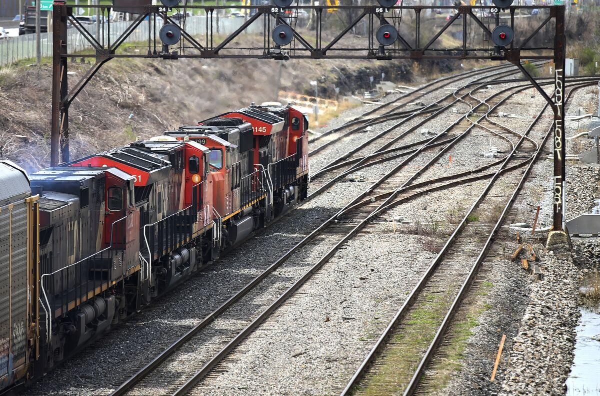 Canada Government Orders Rail Workers Back to Work