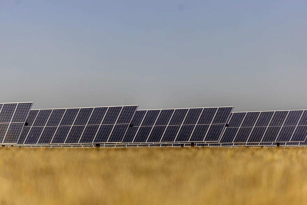 Botswana Awards Contract for 100MW Solar Plant