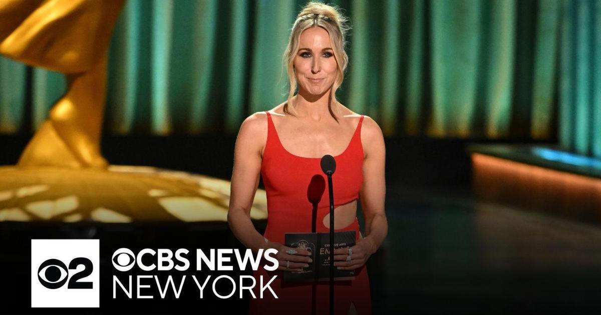 Nikki Glaser to Host 2025 Golden Globe Awards