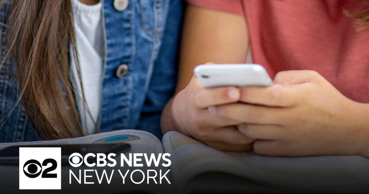 New York City Schools Will Not Ban Cell Phones