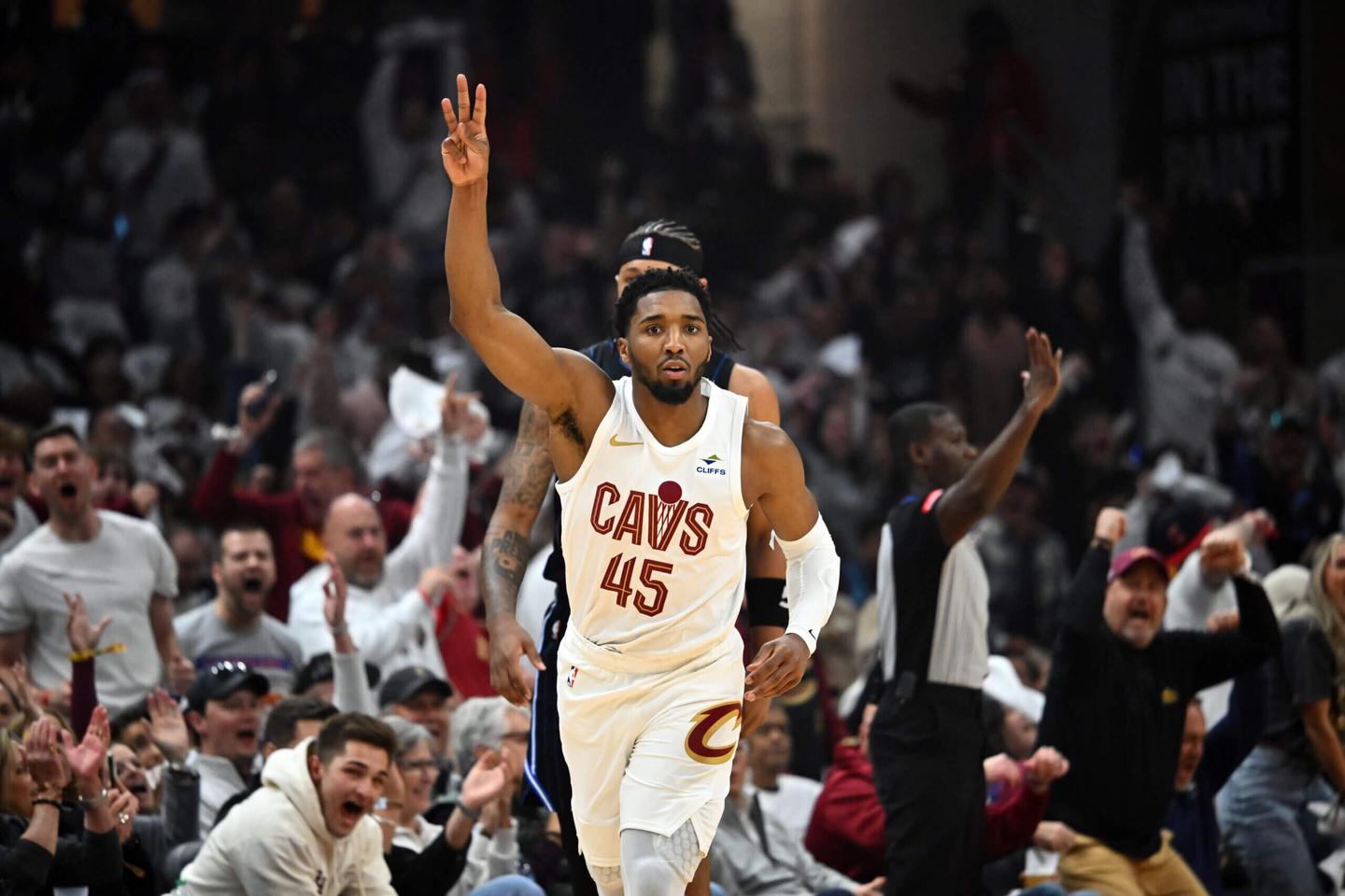 Donovan Mitchell Signs Extension with Cleveland Cavaliers