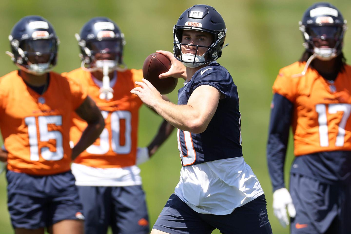 Bo Nix Competes for Starting QB Role in Denver