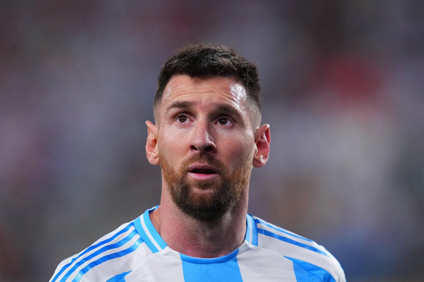 Argentina Defeats Chile 1-0 in Copa América with Late Goal Despite Messi Injury