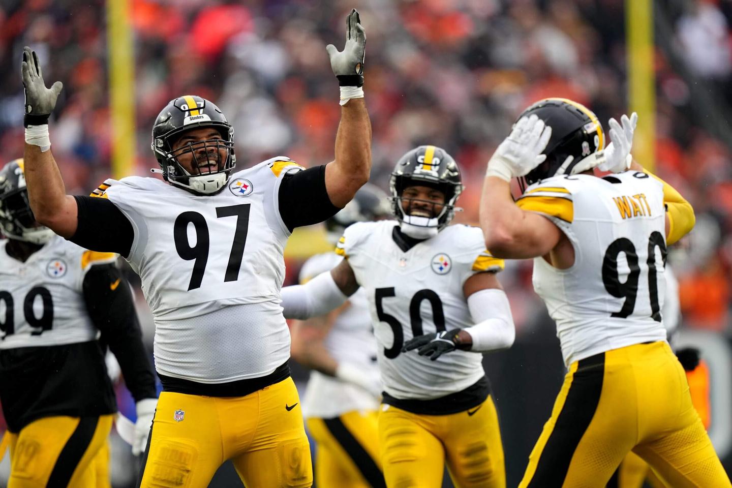 Pittsburgh Steelers Face Defensive Decisions in 2025