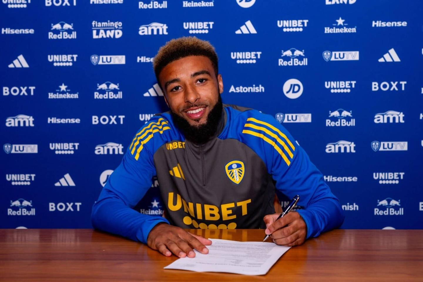 Leeds United Sign Defender Jayden Bogle