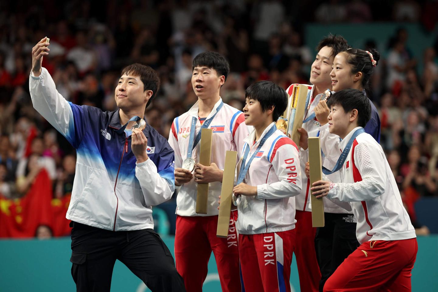 Korean Table Tennis Teams Share Podium Selfie