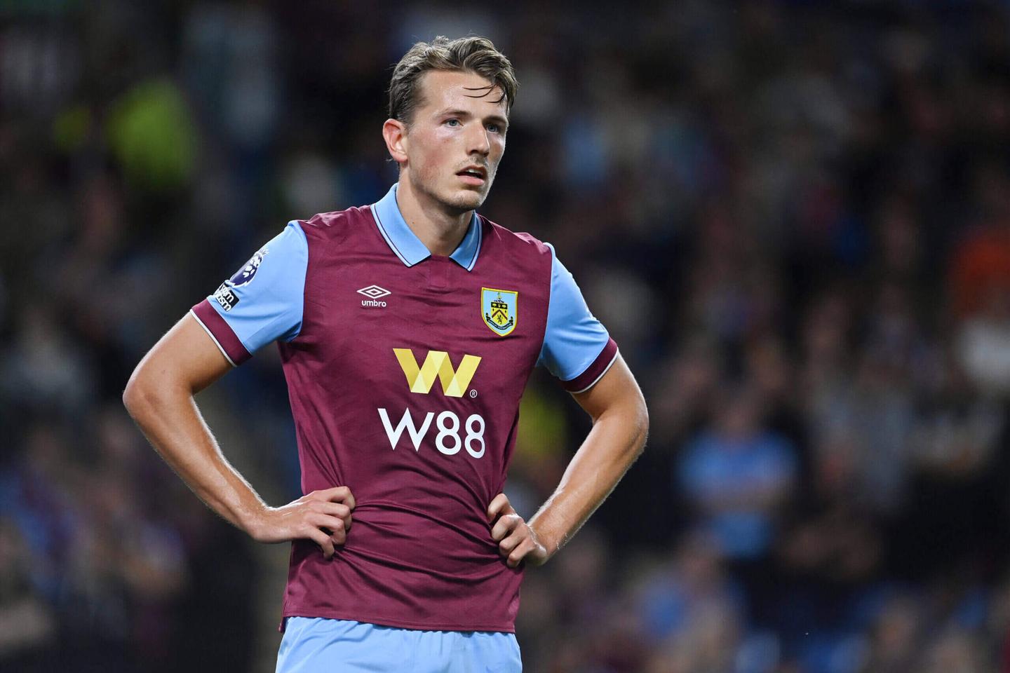 Fulham Bids £20M for Burnley Midfielder Berge