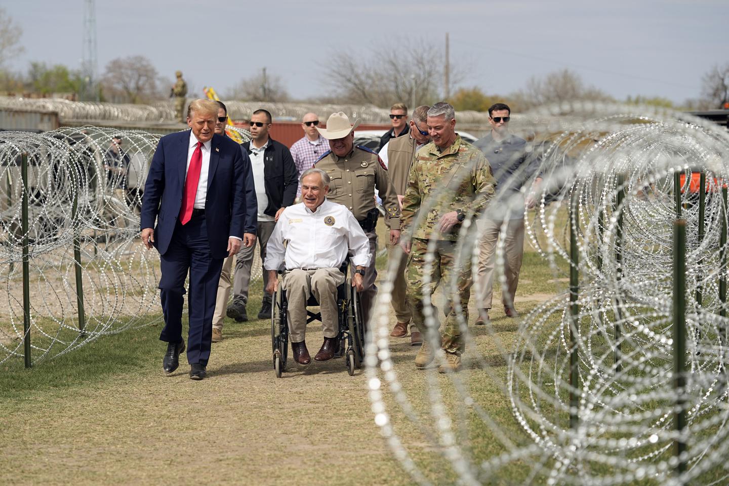 Texas Expands Razor Wire at Border