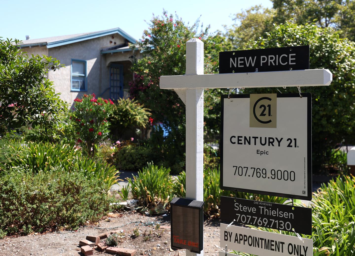 Mortgage Rates Drop, Boosting Refinancing Activity