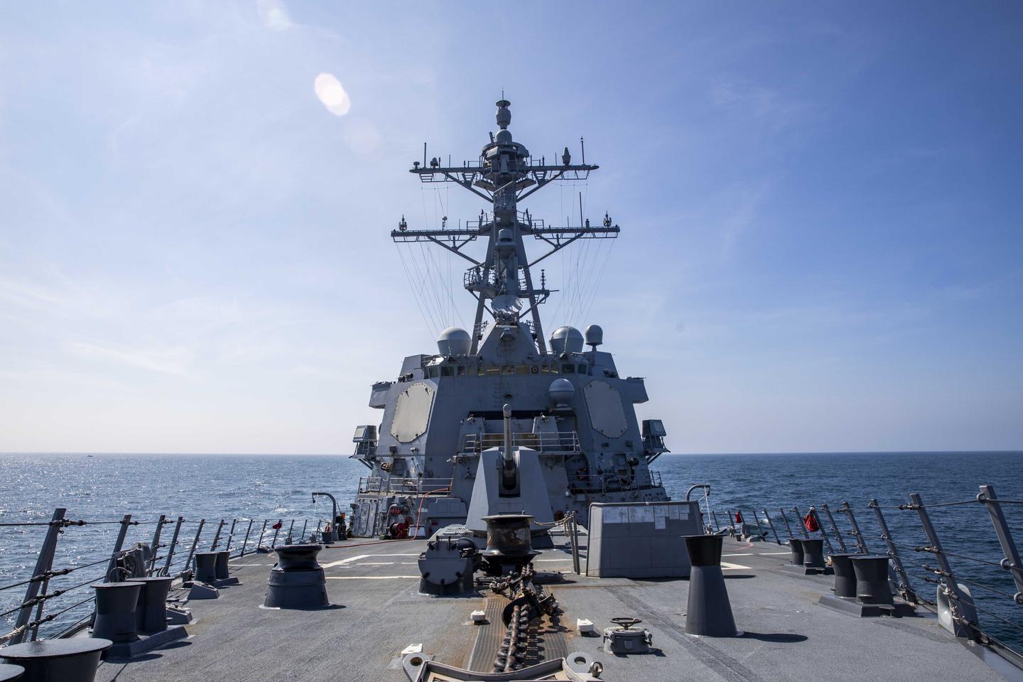 USS Ralph Johnson Transits Taiwan Strait Amid Tensions