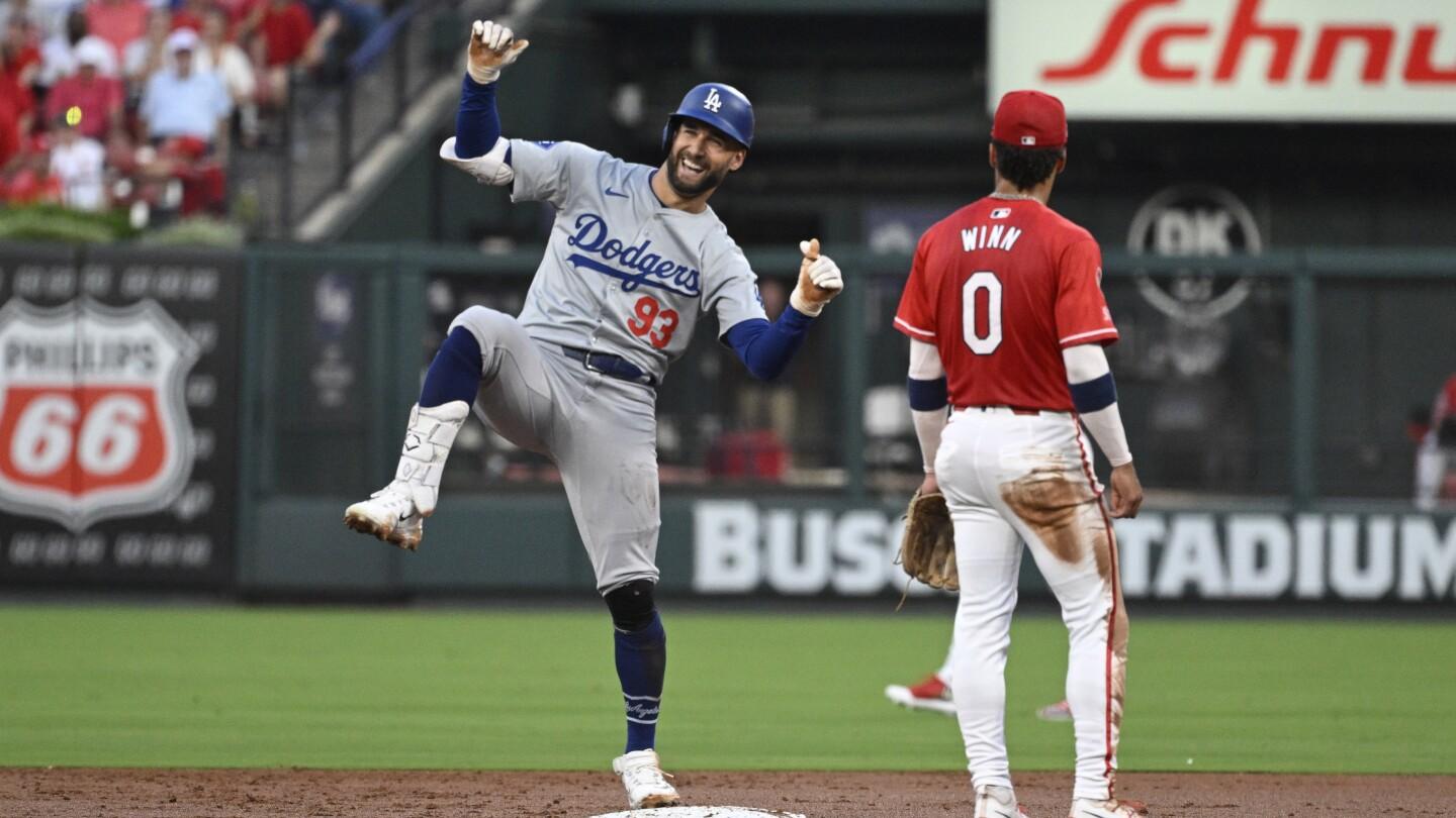 Kershaw Leads Dodgers to 2-1 Victory Over Cardinals