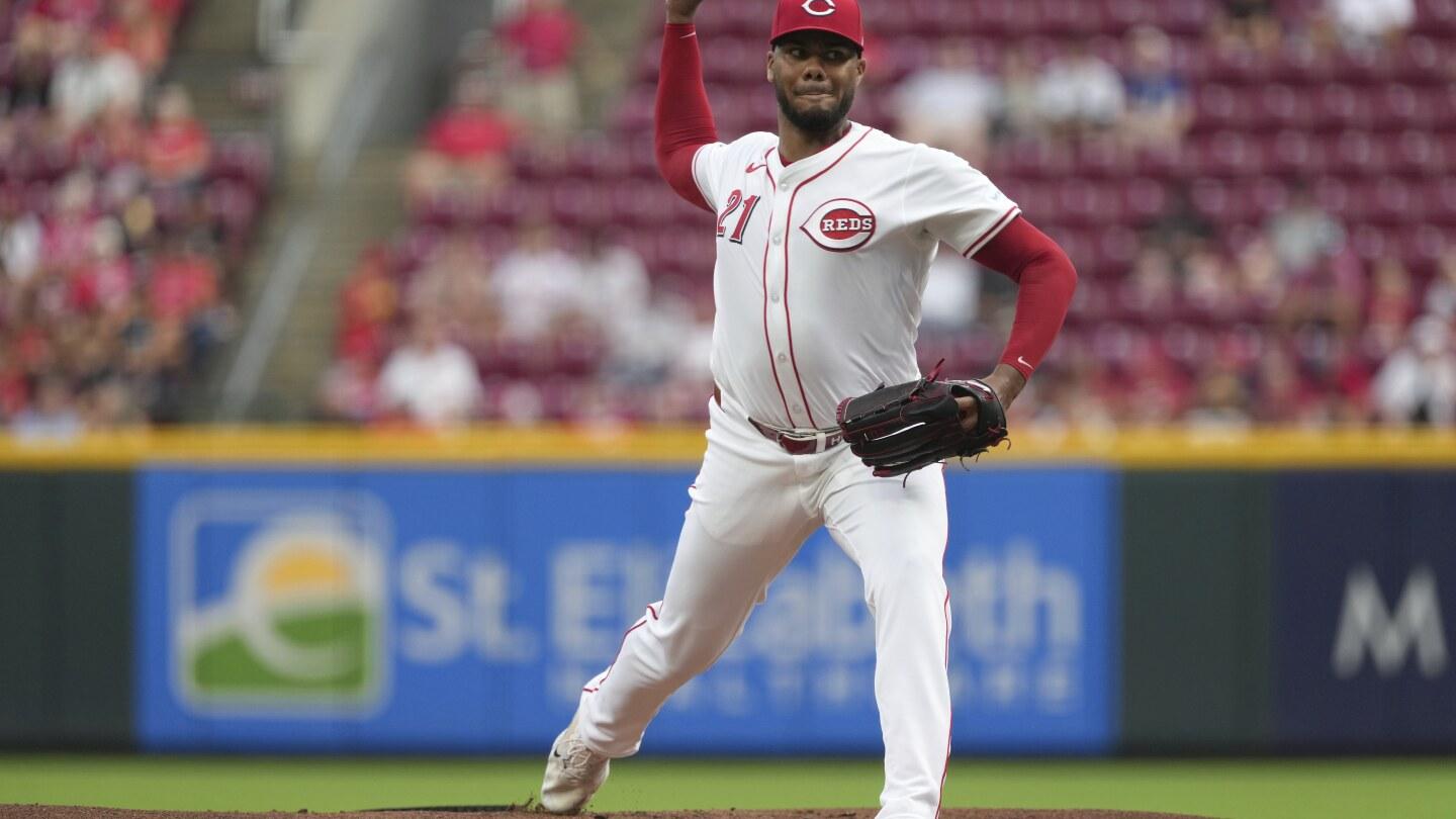 Reds Sweep Cardinals, Extend Win Streak