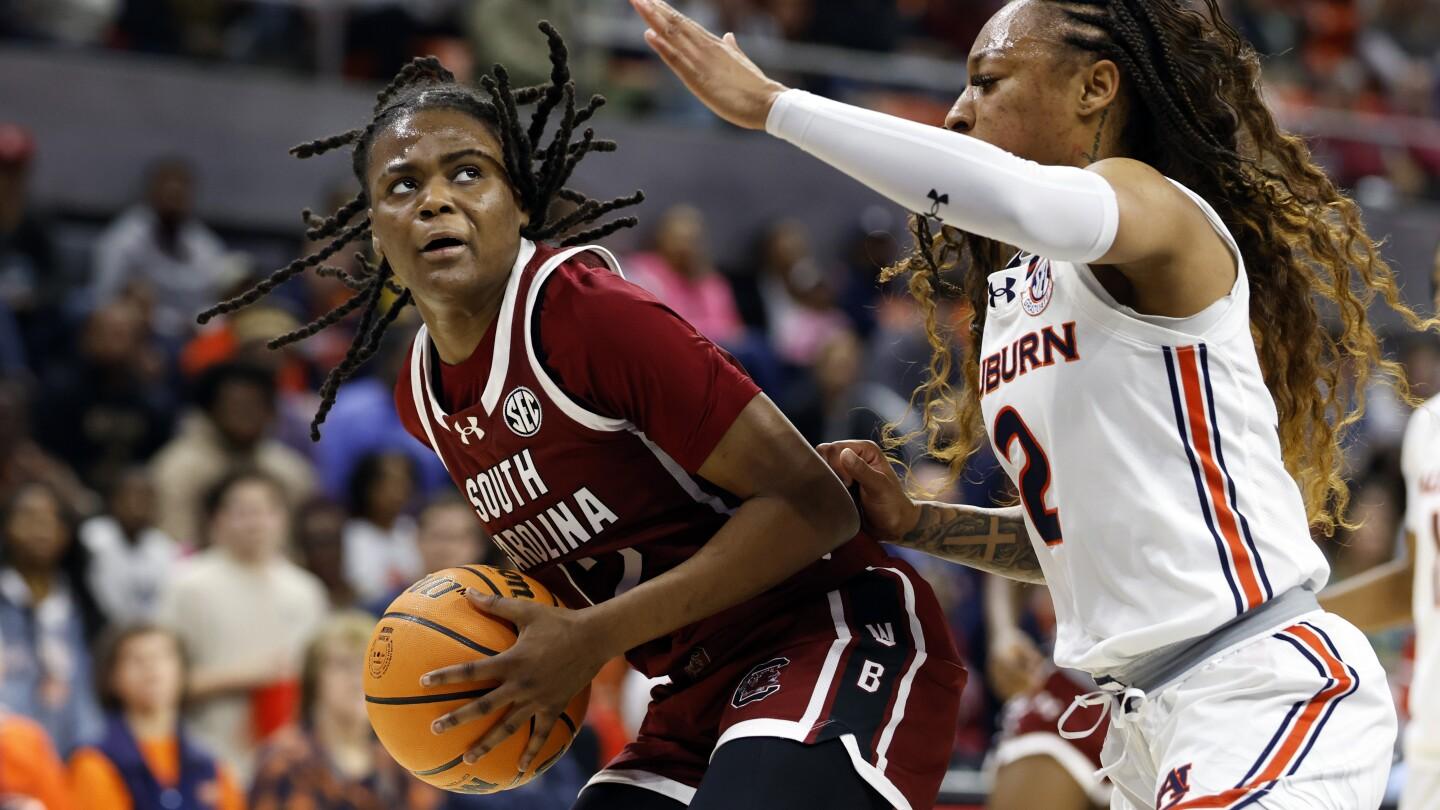 South Carolina Upsets Tennessee, Climbs SEC Standings