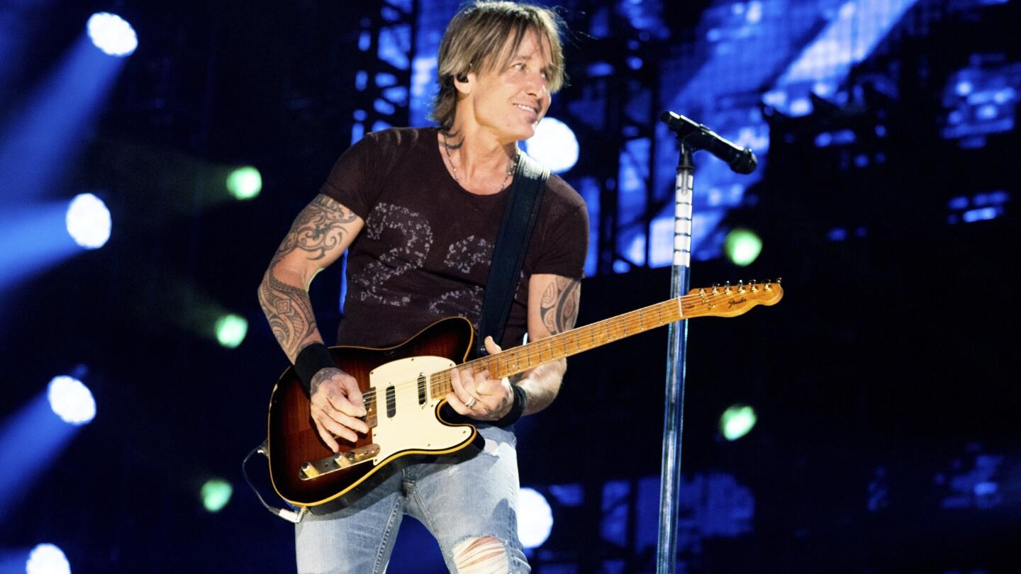 Keith Urban Hosts Pop-Up Concert in Athens