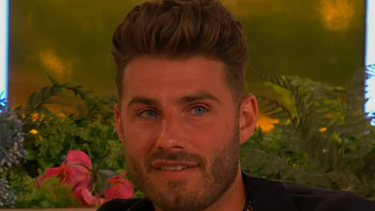 Love Island Fans Accuse Josh Ritchie of Gaslighting Sophie Piper