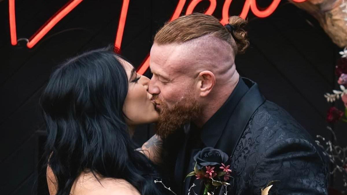 Wrestling Stars Ripley and Matthews Marry