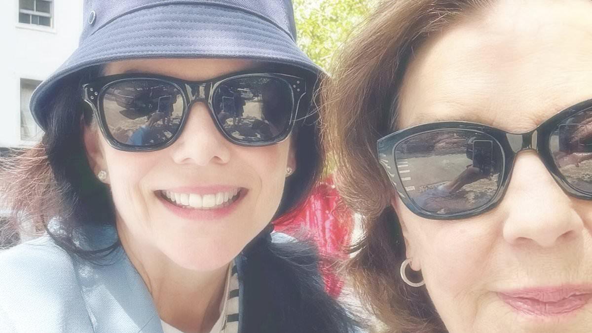 Gilmore Girls Stars Lauren Graham and Kelly Bishop Reunite