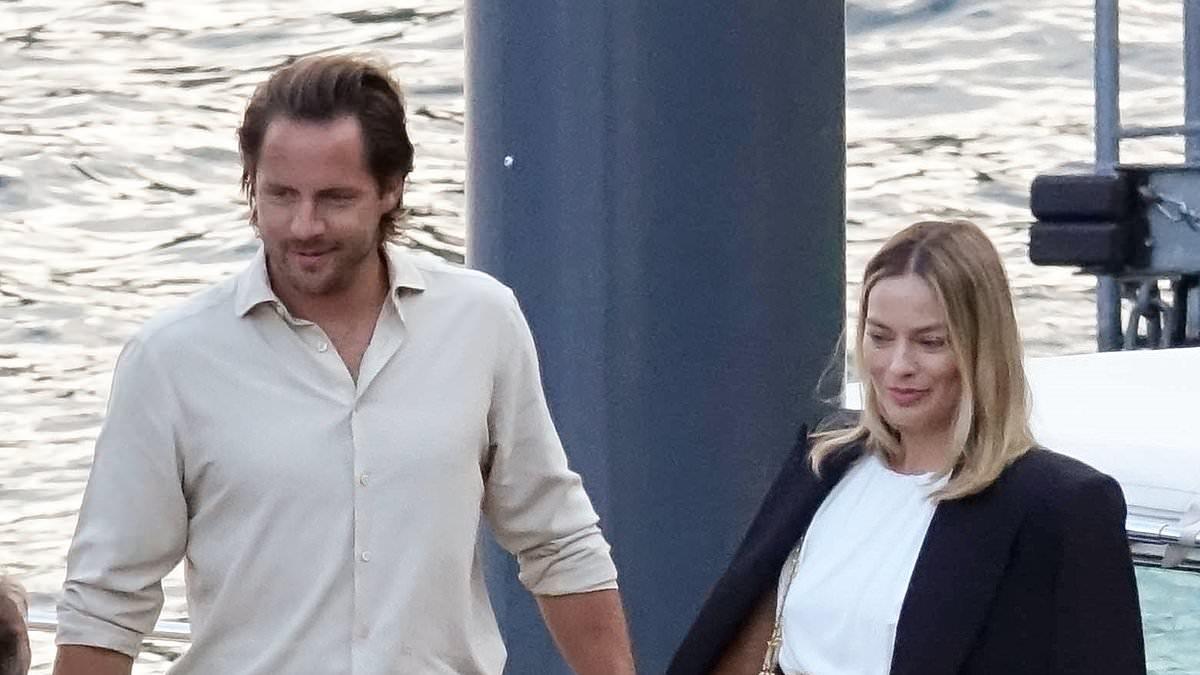 Margot Robbie Appears at Wimbledon While Pregnant