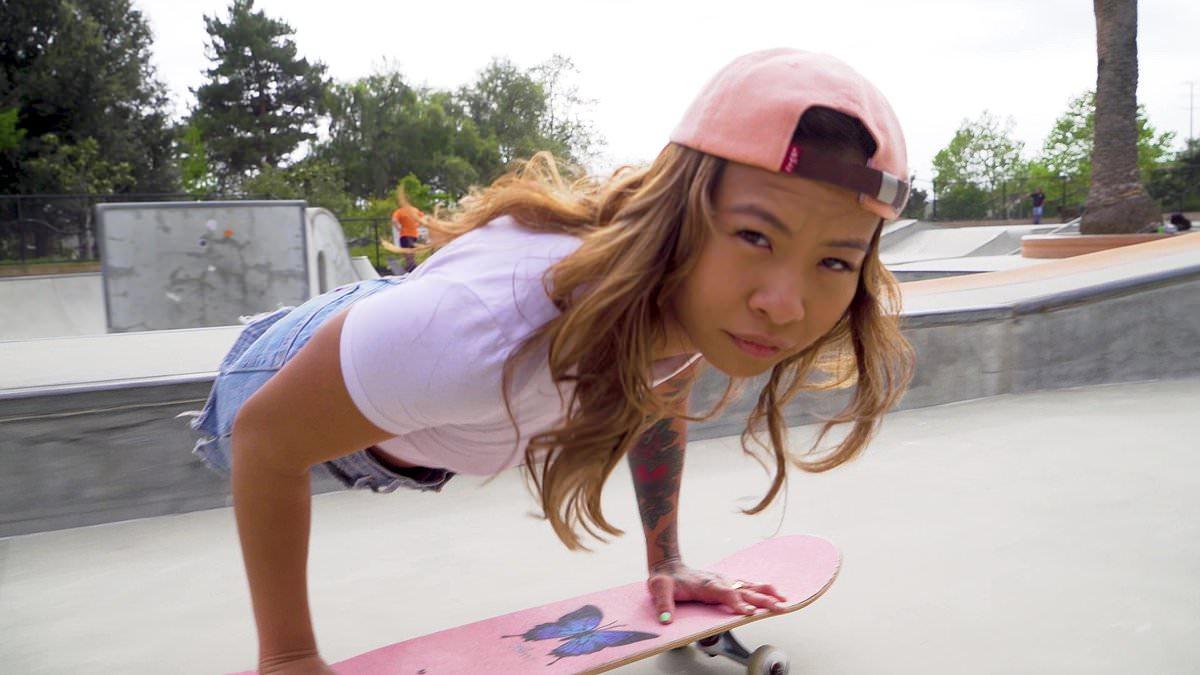 Kanya Sesser Sets Skateboard Handstand Record