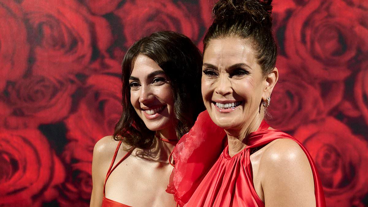 Teri Hatcher in red bikini