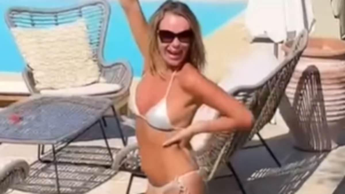 Amanda Holden and Alan Carr Enjoy Greek Holiday