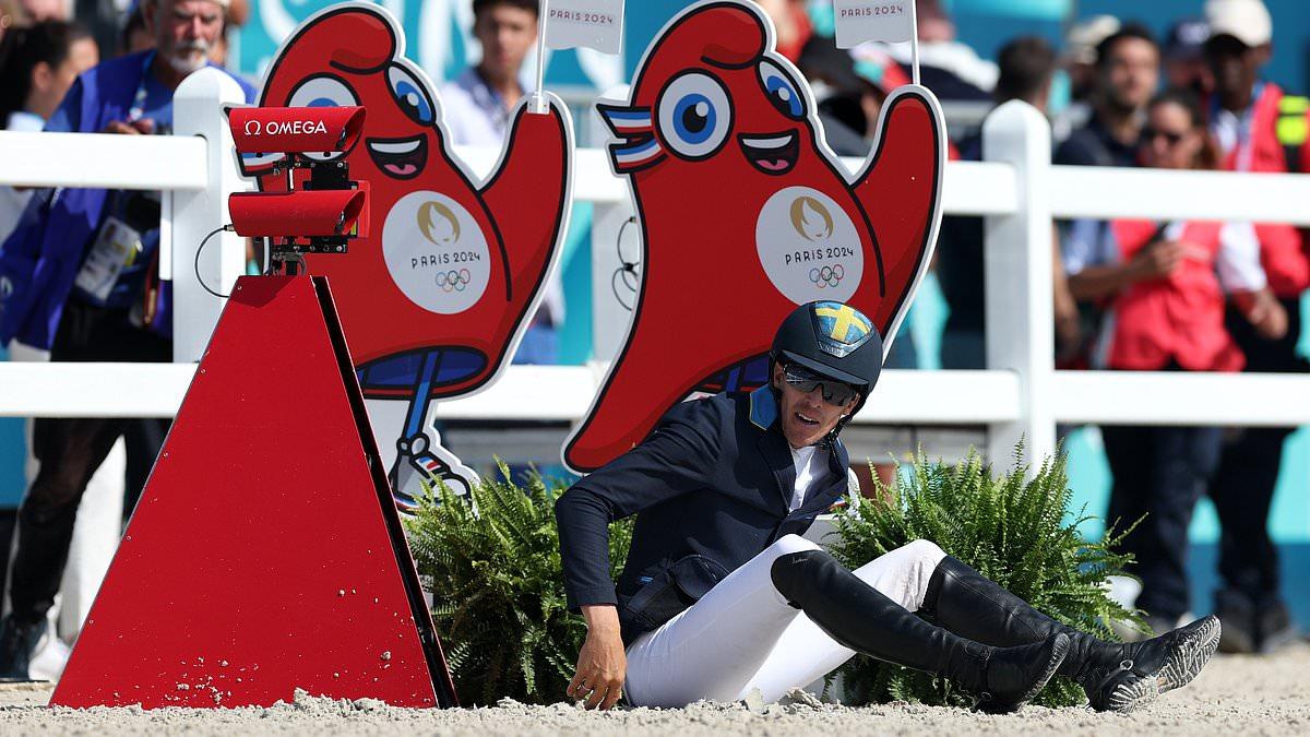 Henrik von Eckermann Falls in Showjumping Final