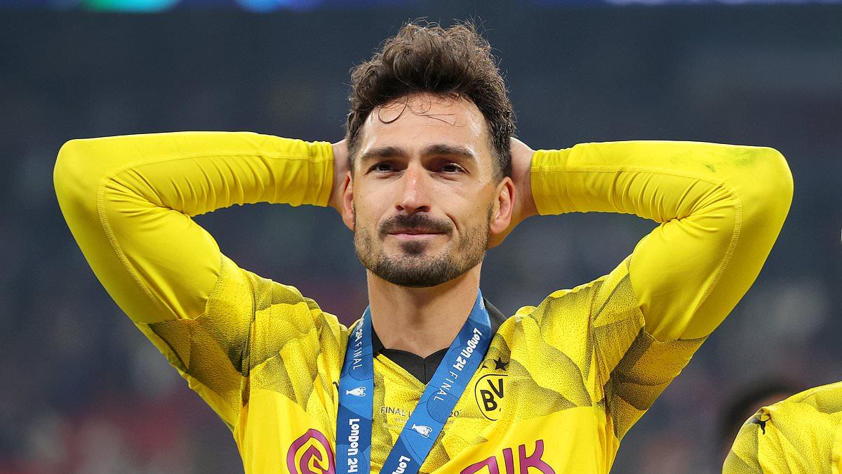 Hummels Weighs Brighton, West Ham Offers