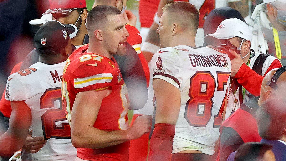 Gronkowski Names Kelce Top NFL Tight End