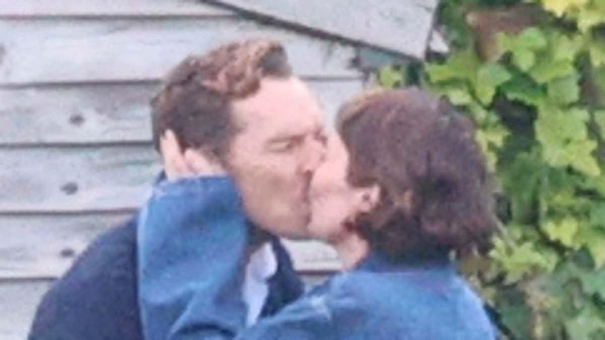 Cumberbatch, Colman Star in The Roses Remake