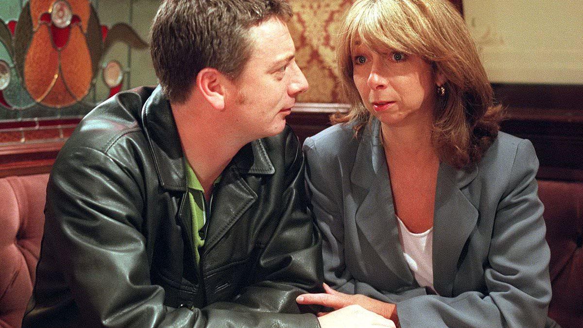 Coronation Street to replace Platt