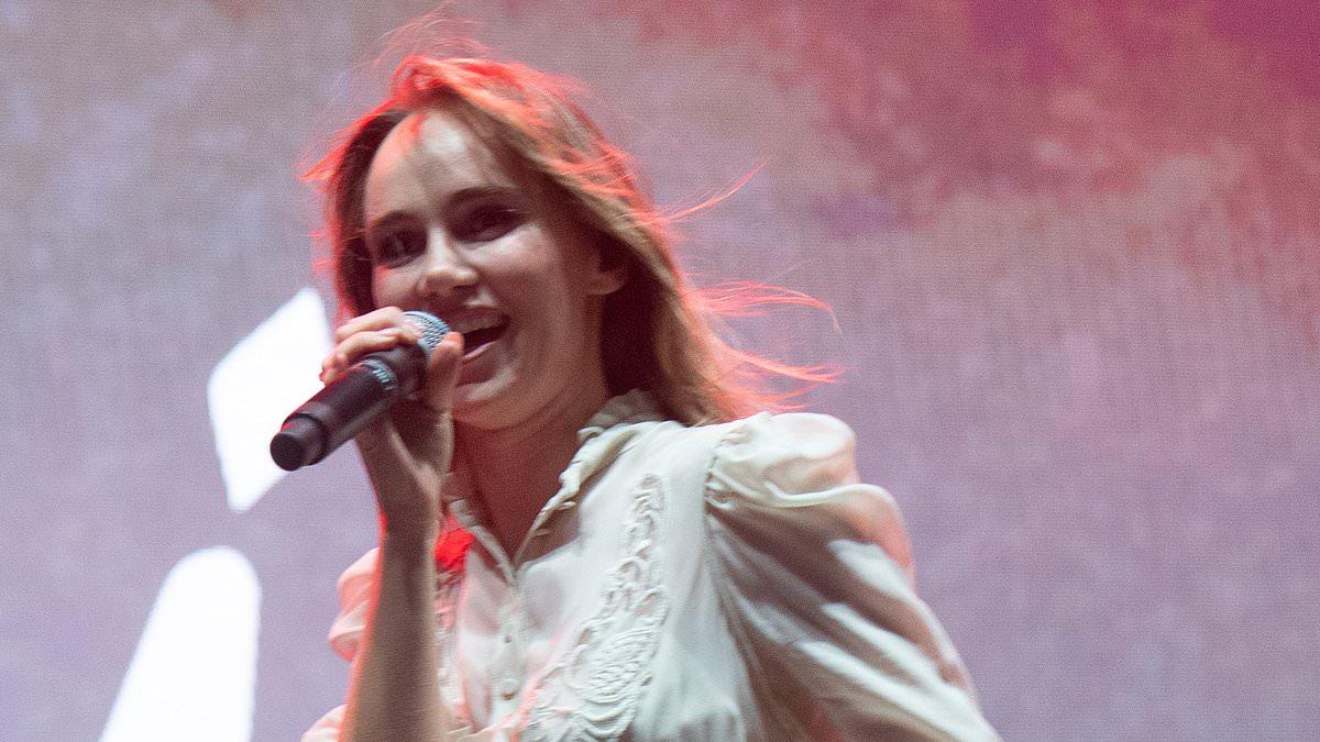 Suki Waterhouse Opens for Taylor Swift at Wembley