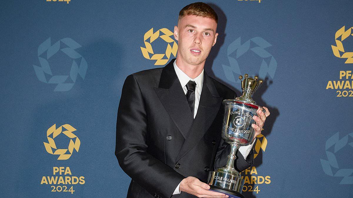 Cole Palmer Wins PFA Young Player Award