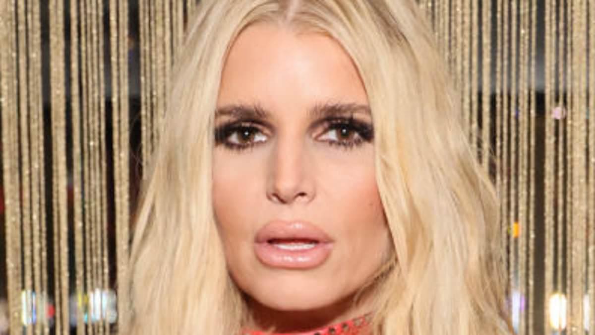 Jessica Simpson Shares Family Selfie on Instagram