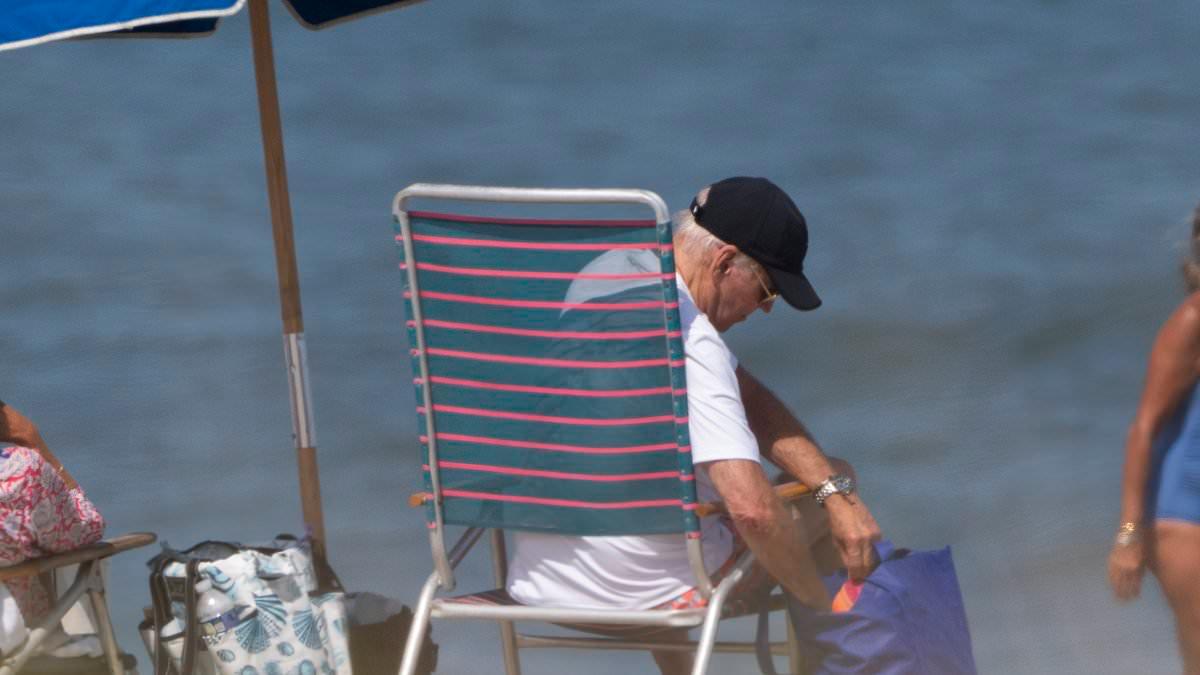 Biden and Jill Enjoy Beach Vacation in Delaware