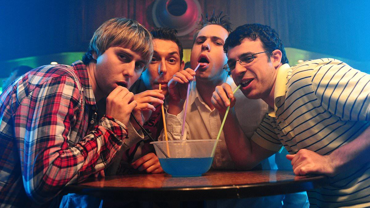 Joe Thomas Teases Inbetweeners Reunion Film