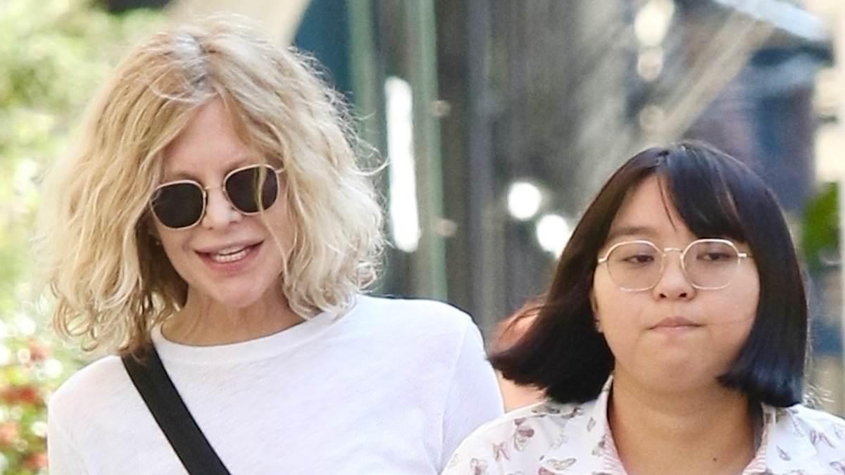 Meg Ryan Spotted Shopping with Daughter in NYC