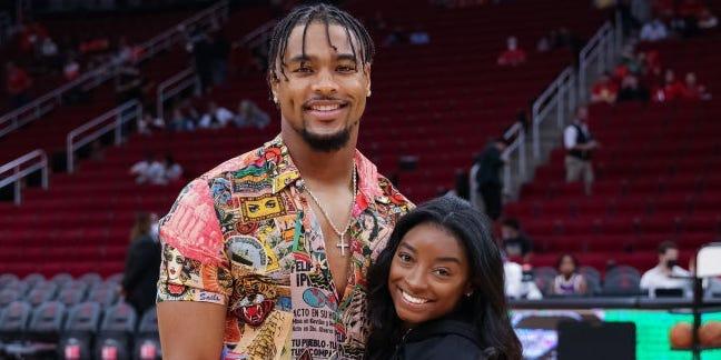 Jonathan Owens Supports Simone Biles at Olympics