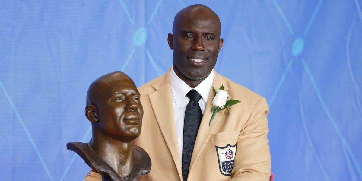 Terrell Davis Removed From United Flight, Flight Attendant Fired