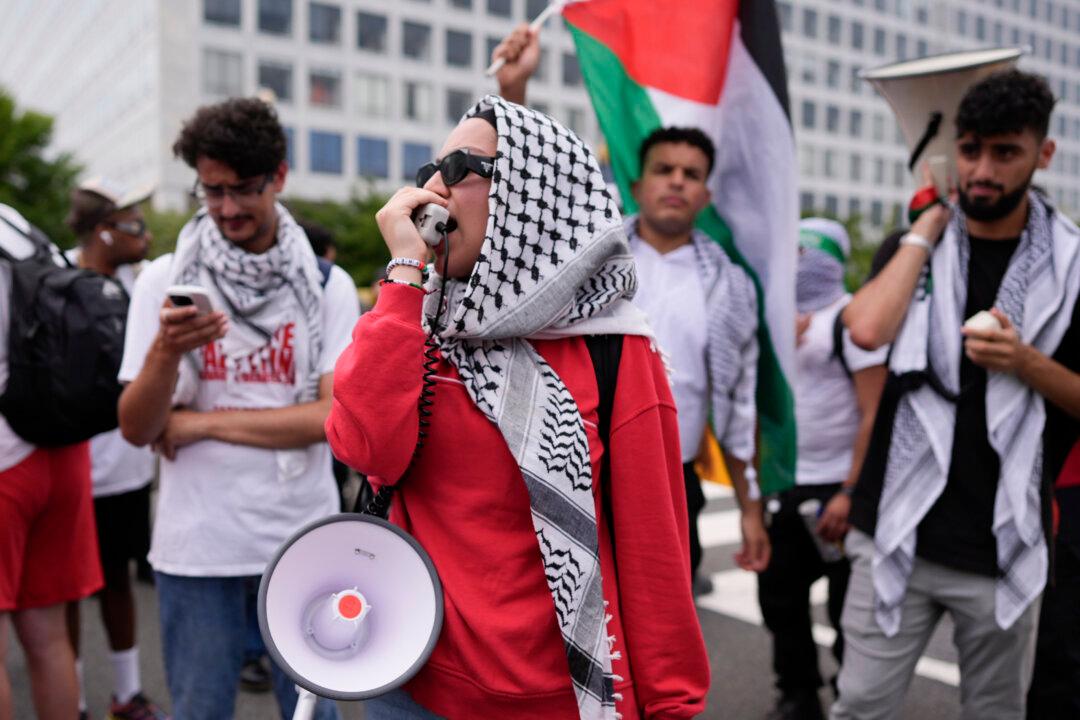 Lawmakers Replace Flags Amid Violent Protests