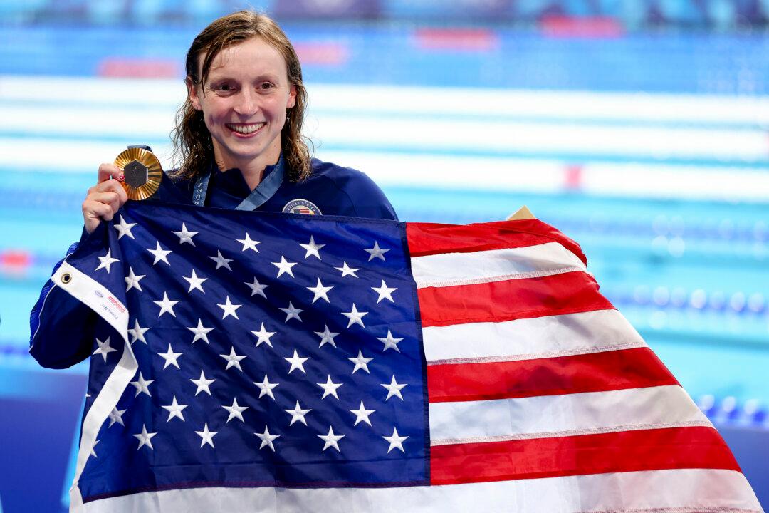 Katie Ledecky Wins Fourth Consecutive 800m Gold