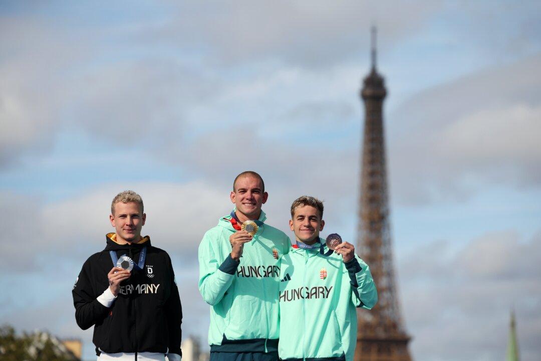 Hungary's Rasovszky Wins Olympic 10km Marathon