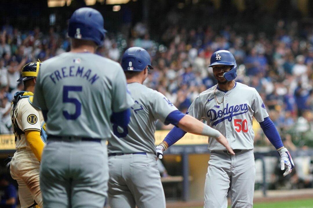 Betts Leads Dodgers Over Brewers 5-2