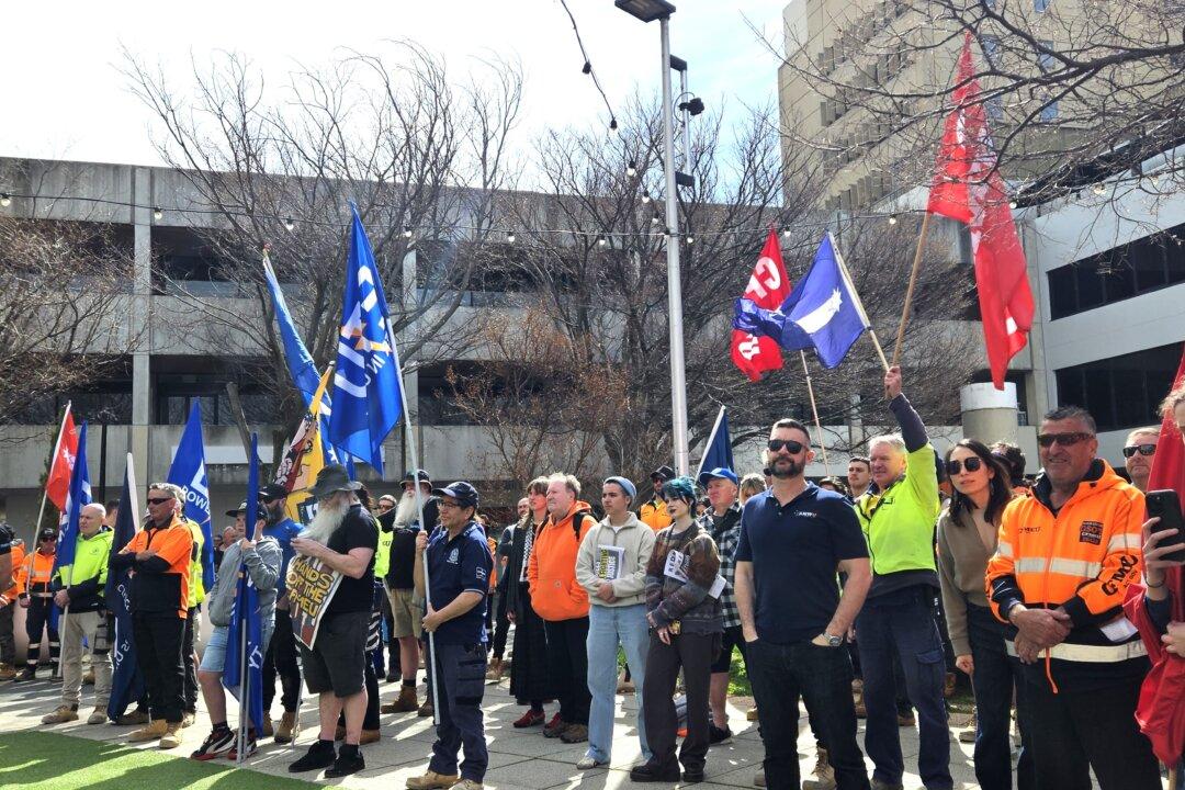 Thousands Protest Against CFMEU Administration in Australia