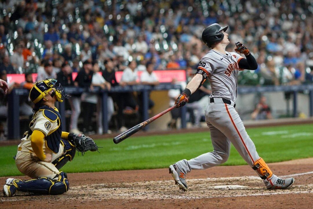 Giants Secure 5-4 Win Over Brewers