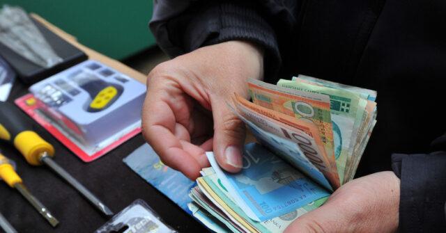 Kosovo Faces International Criticism Over Currency Regulation