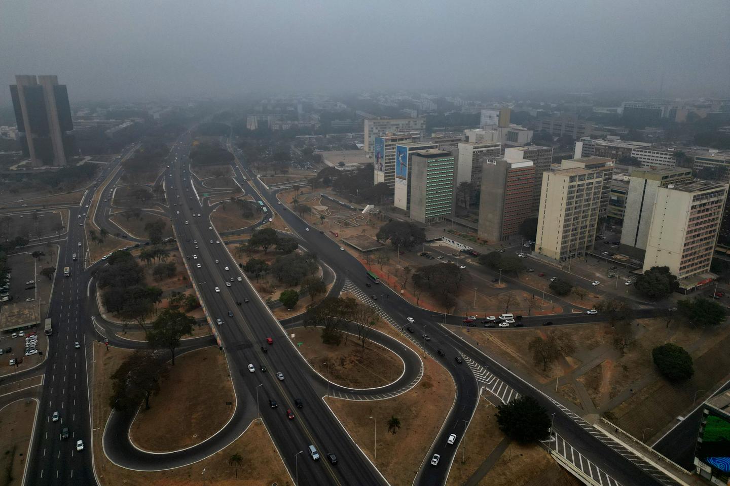 Smoke from Fires Blankets Brasilia, Disrupts Air Quality