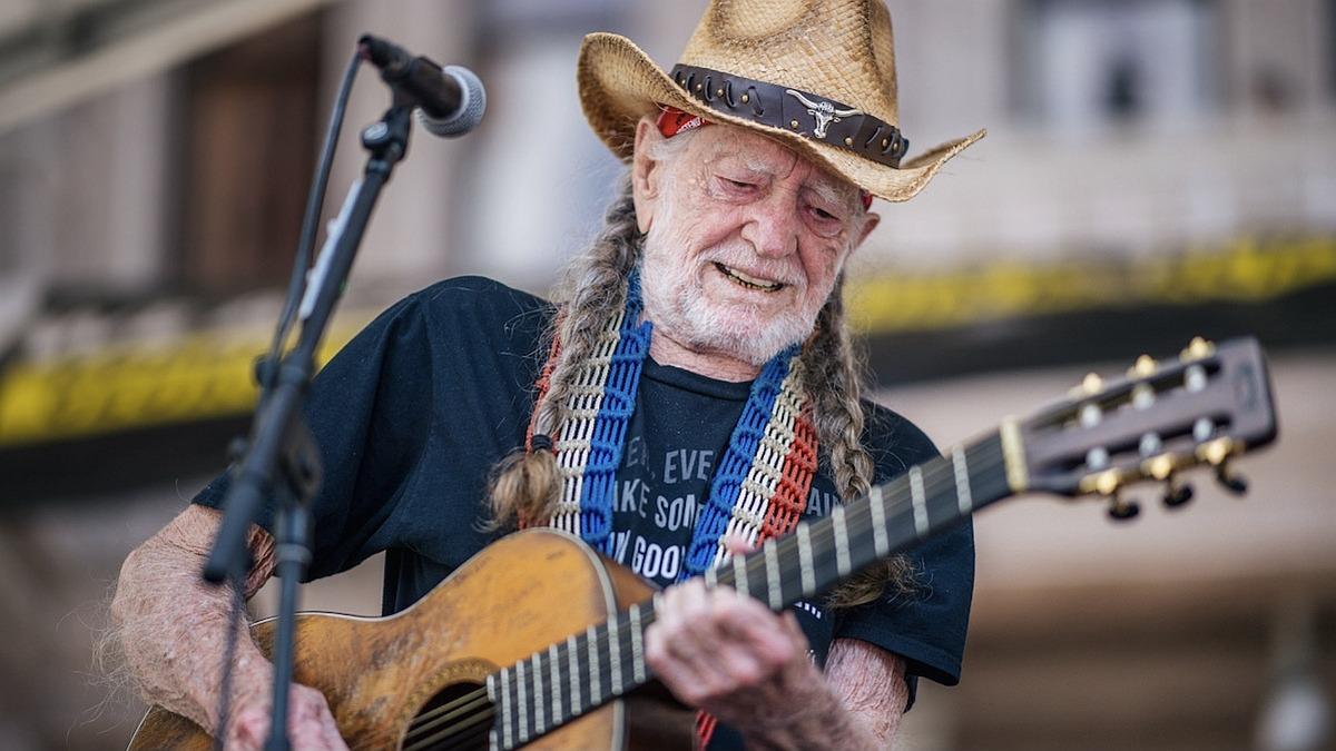 Willie Nelson Set to Release Last Leaf Album