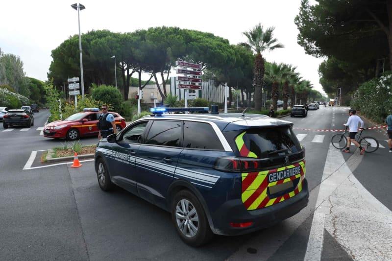 Explosion Outside French Synagogue Injures Officer