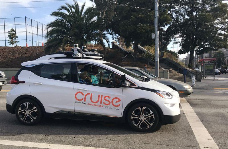 Uber, Cruise to Launch Robotaxi Service Next Year