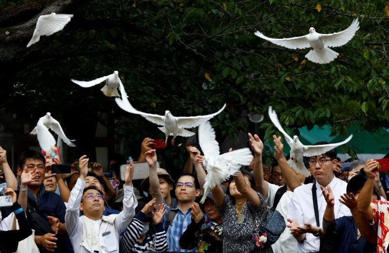 Cabinet Ministers Visit Yasukuni Shrine on Anniversary